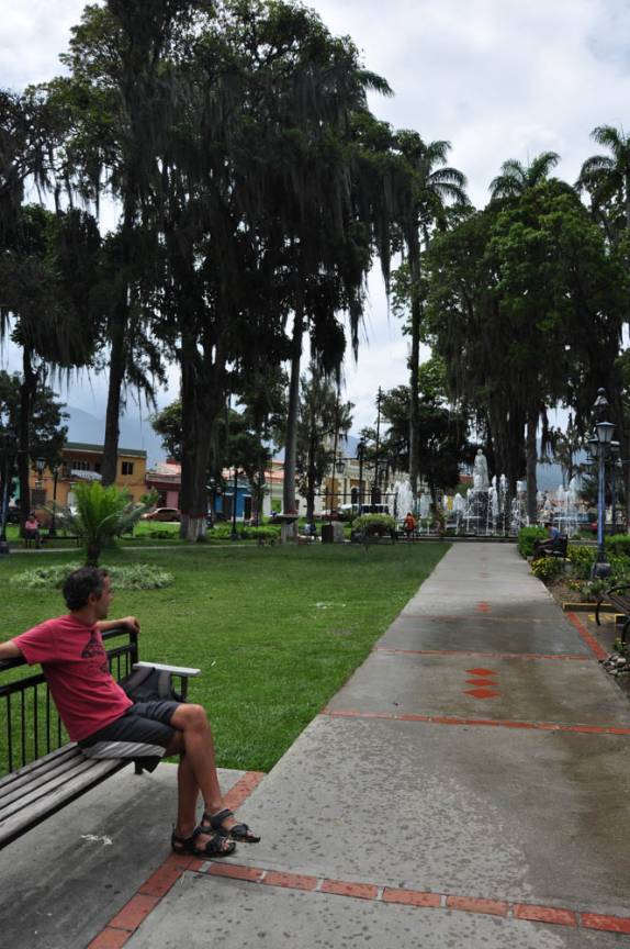 Vendo a vida passar, em uma praça de Mérida, na Venezuela